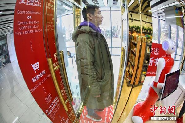 章子怡一襲紅裙搖曳生姿 與汪峰牽手熱舞大秀恩愛