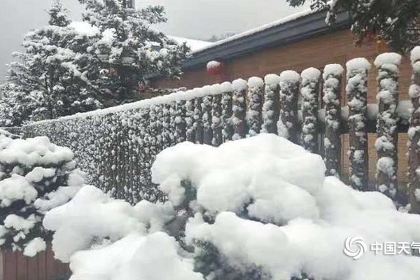 緬甸最危險(xiǎn)節(jié)日：熱氣球滿載煙花爆炸，民眾抱頭鼠竄卻興高采烈
