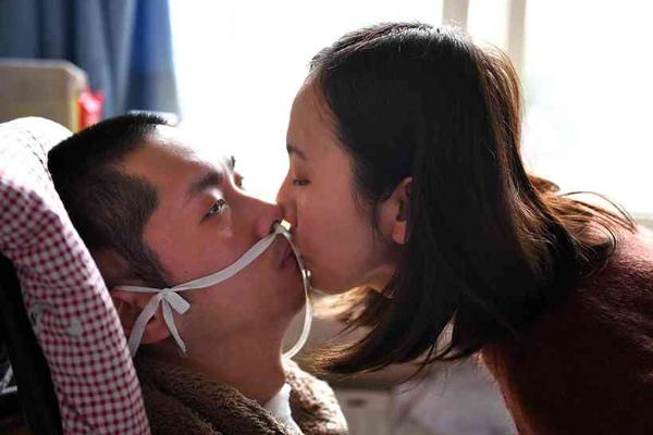 美軍F-22秀各種高難度動作 不比俄軍蘇57差