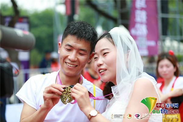 彭麗媛邀請(qǐng)外方領(lǐng)導(dǎo)人配偶欣賞中國(guó)戲曲
