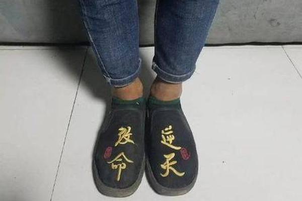 視頻-梅西替補(bǔ)建功 巴薩提前三輪衛(wèi)冕西甲冠軍