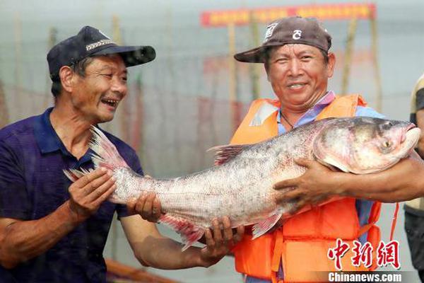 小賊對(duì)監(jiān)控比剪刀手 民警憑清晰影像將其抓獲