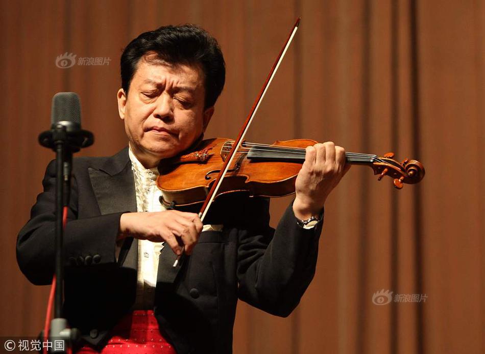 她是泰國的“人間尤物”, 身材堪稱炸裂式發(fā)育, 被稱為泰國林志玲