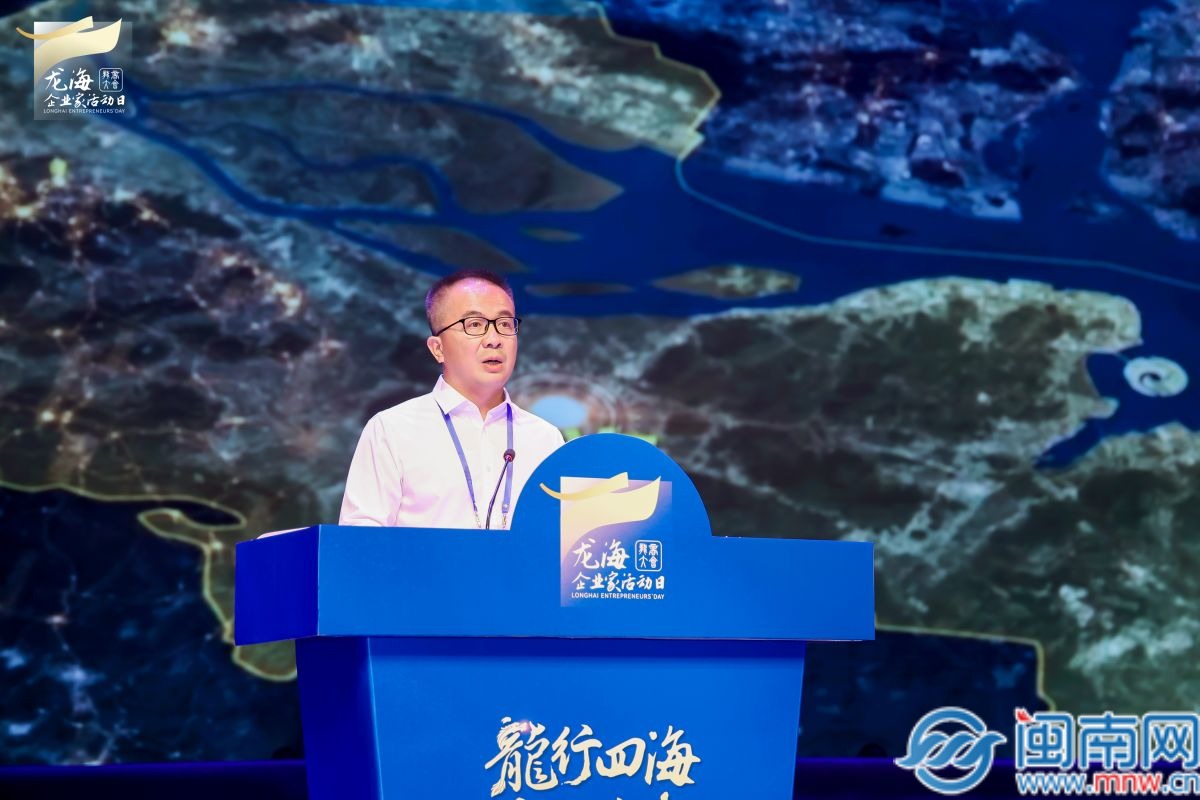 許瑋甯甜蜜約會摸男友腹肌