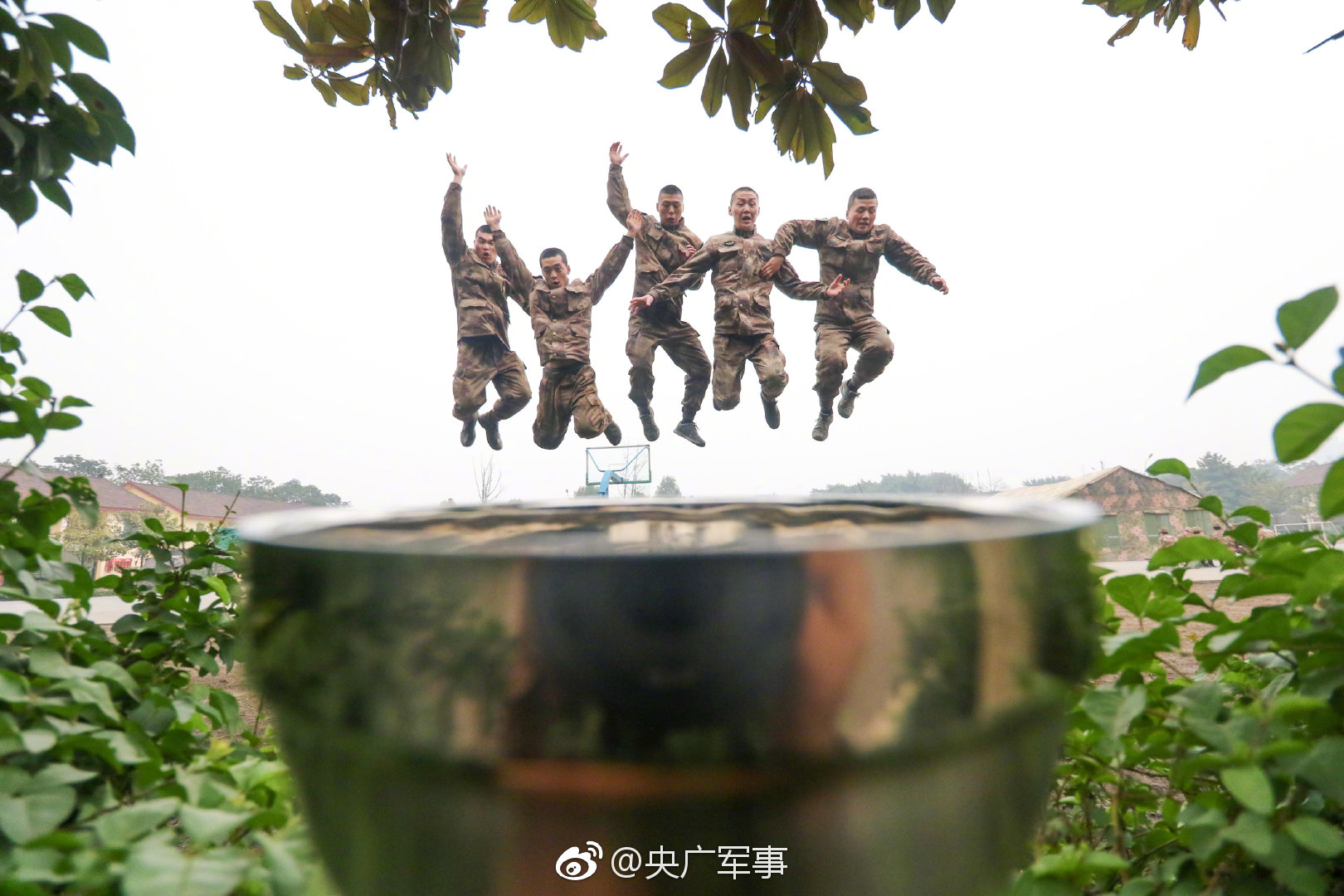 封印九尾，水門夫婦艱難的抉擇，他們誰的想法才是正確的？