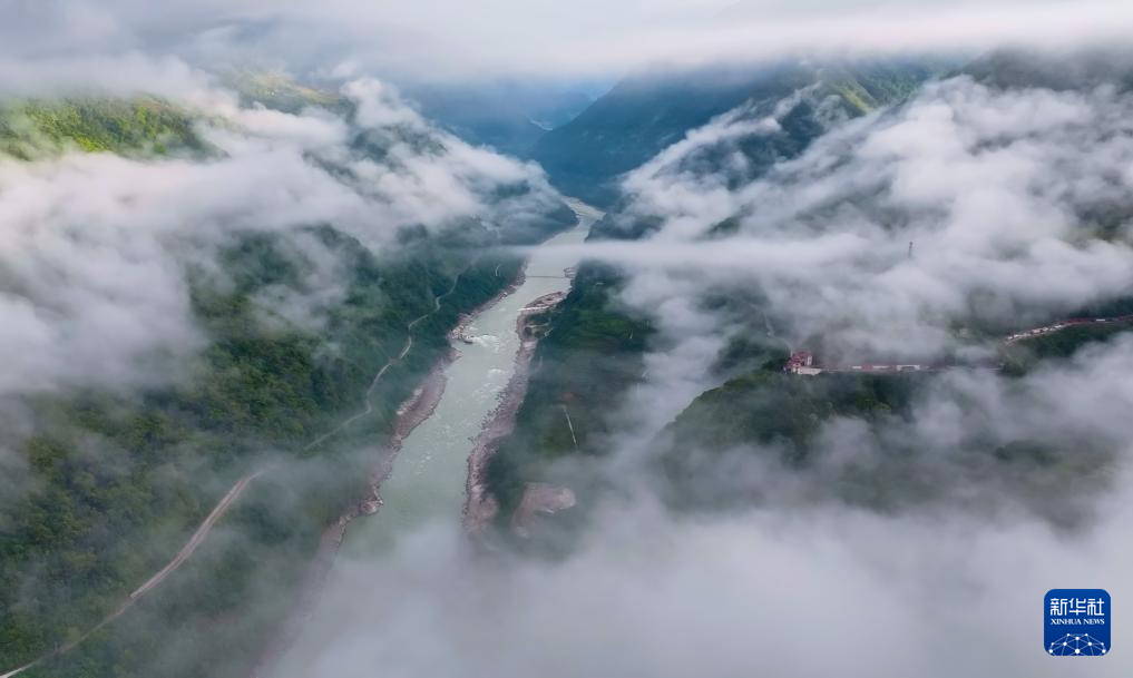 無(wú)人機(jī)視角看地球 我們的世界如此美麗多姿