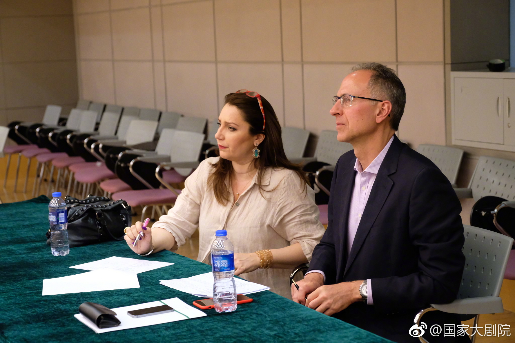 留學(xué)生拒隔離跳窗逃跑被攔下