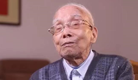 董璇形單影只回家過節(jié)，表情落寞心事重重