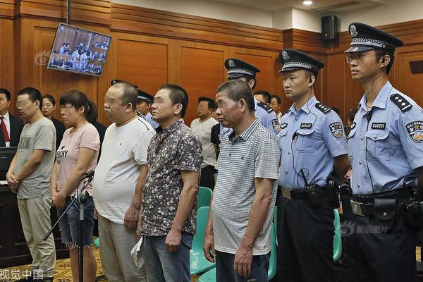 章子怡一襲紅裙搖曳生姿 與汪峰貼身熱舞