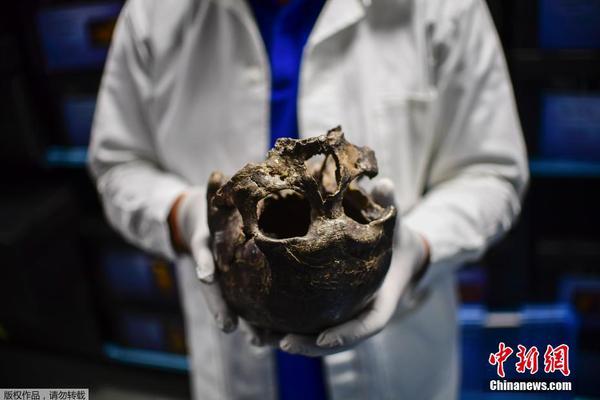 現(xiàn)場實拍，手工編織鋼絲繩，這工作太艱辛了