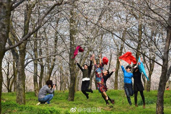 關(guān)曉彤除了大長(zhǎng)腿，還有清透無(wú)暇??！