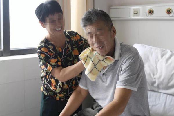 寂寞貴婦阿嬌深夜豪擲萬(wàn)元打賞小鮮肉...