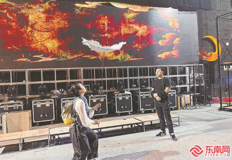 李佳琦住1.3億豪宅,薇婭20分鐘賣(mài)814套房,初代網(wǎng)紅鳳姐被徹底淘汰
