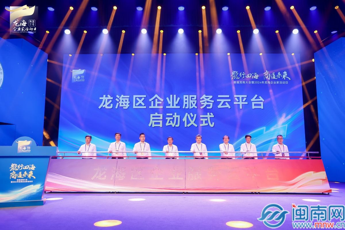 紅旗等不及了，首款SUV亮相，價(jià)格很意外，車友：來20臺(tái)