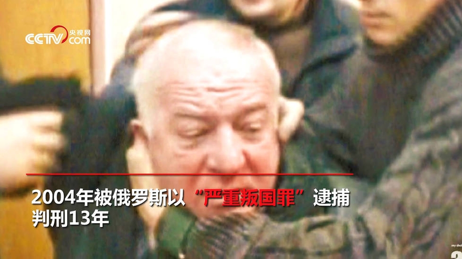 印度警察打扮成“新冠病毒”執(zhí)法