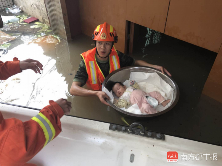 馮小剛徐帆夫婦合體現(xiàn)身疑復(fù)工