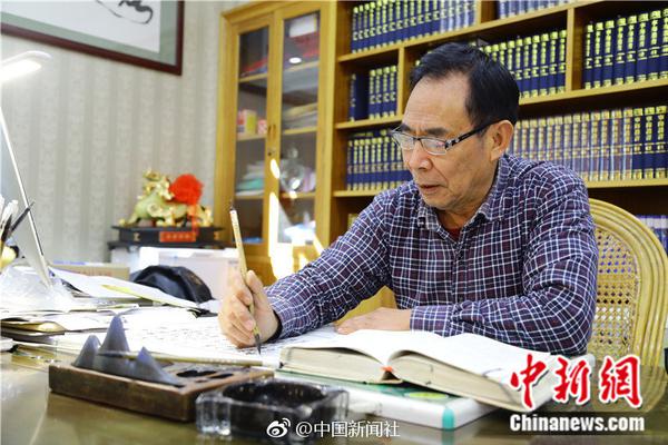 越南印尼南海爆發(fā)沖突 雙方艦船對撞持槍叫罵