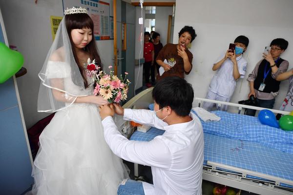雙色球頭獎(jiǎng)8注725萬分落4地 獎(jiǎng)池余額13.07億