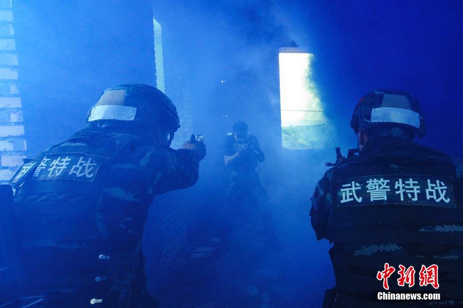 崩出名了！秋葉原街頭隨訪，連漂亮的路人妹子都知道“妹非妹”
